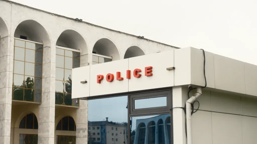 Bâtiment moderne abritant désormais les services de la police municipale à Angers.