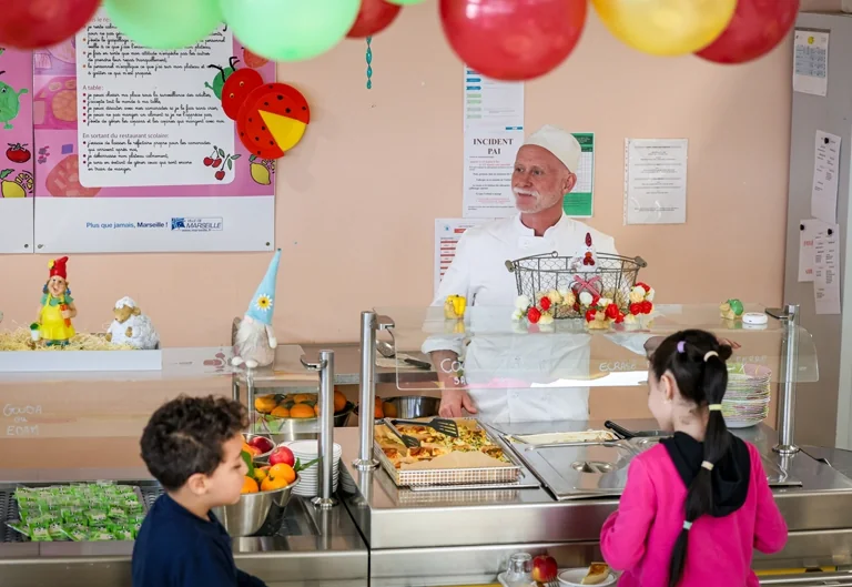 À Marseille, la cantine exige un dossier à jour