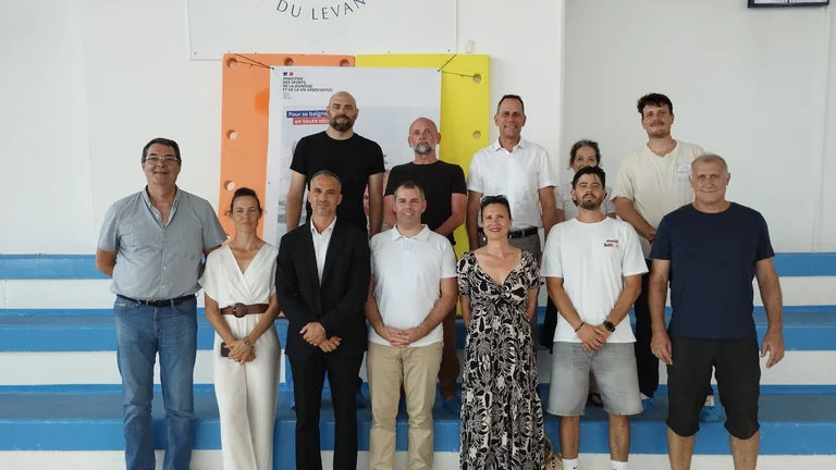 À Toulon, les enfants s’entraînent au réflexe anti-noyade