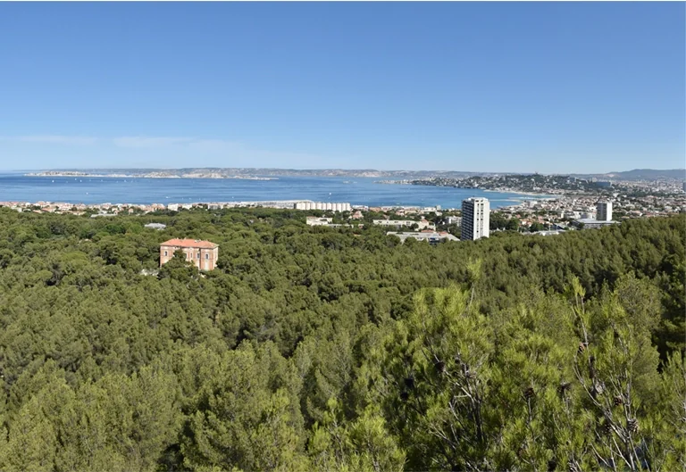 À Marseille, deux jours où les massifs ferment