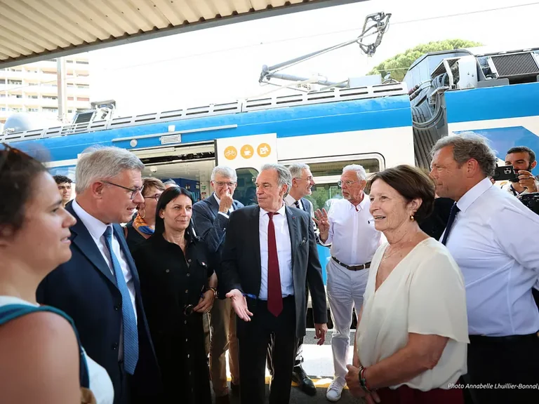 À Toulon, le train régional passe son premier vrai test