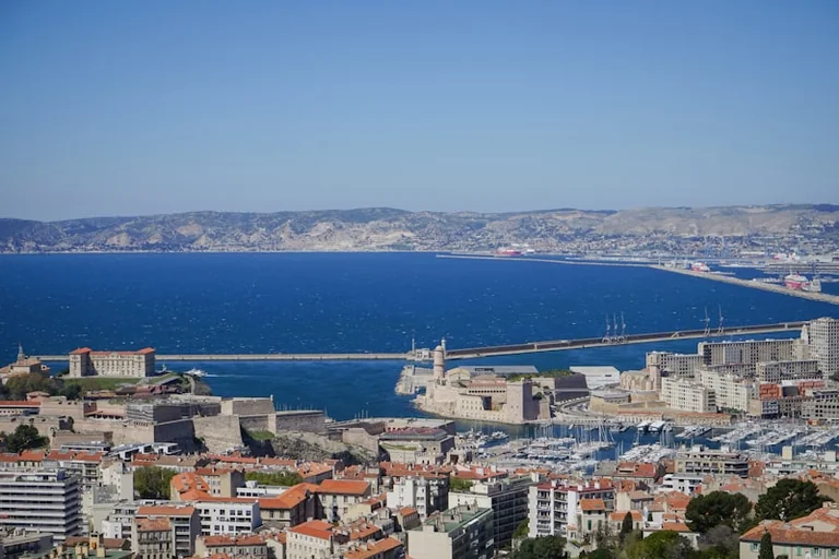 15 août à Marseille : karaoké géant et drones au J4