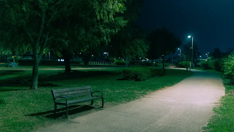 À Aulnay-sous-Bois, trois parcs offrent un répit nocturne
