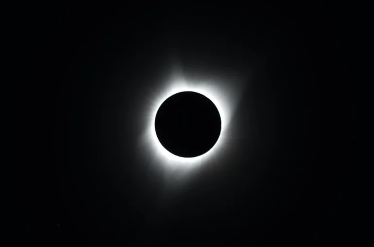 À Clichy, le bon créneau pour voir l’éclipse sans risque