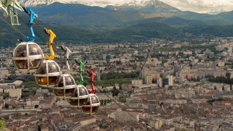 Grenoble : les coulisses du téléphérique chaque lundi