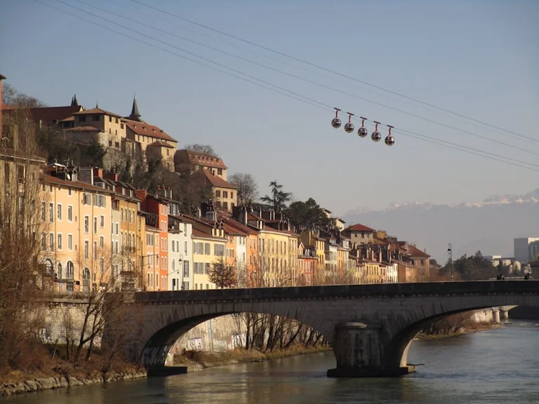 Grenoble : les coulisses du téléphérique chaque lundi